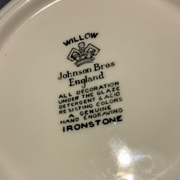 RARE William Blue by Johnson Bros England 8” Round Vegetable Bowl - Picture 6 of 8